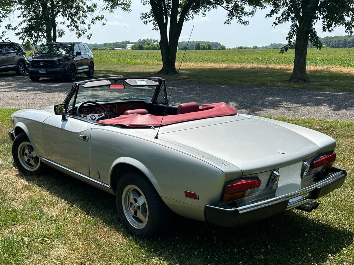 Fiat-124-spider-1982-silver-3