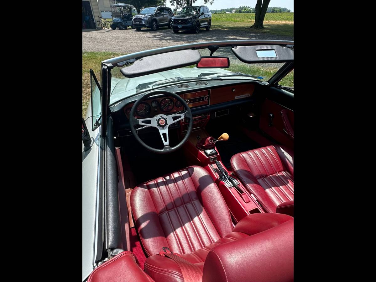 Fiat-124-spider-1982-silver-4
