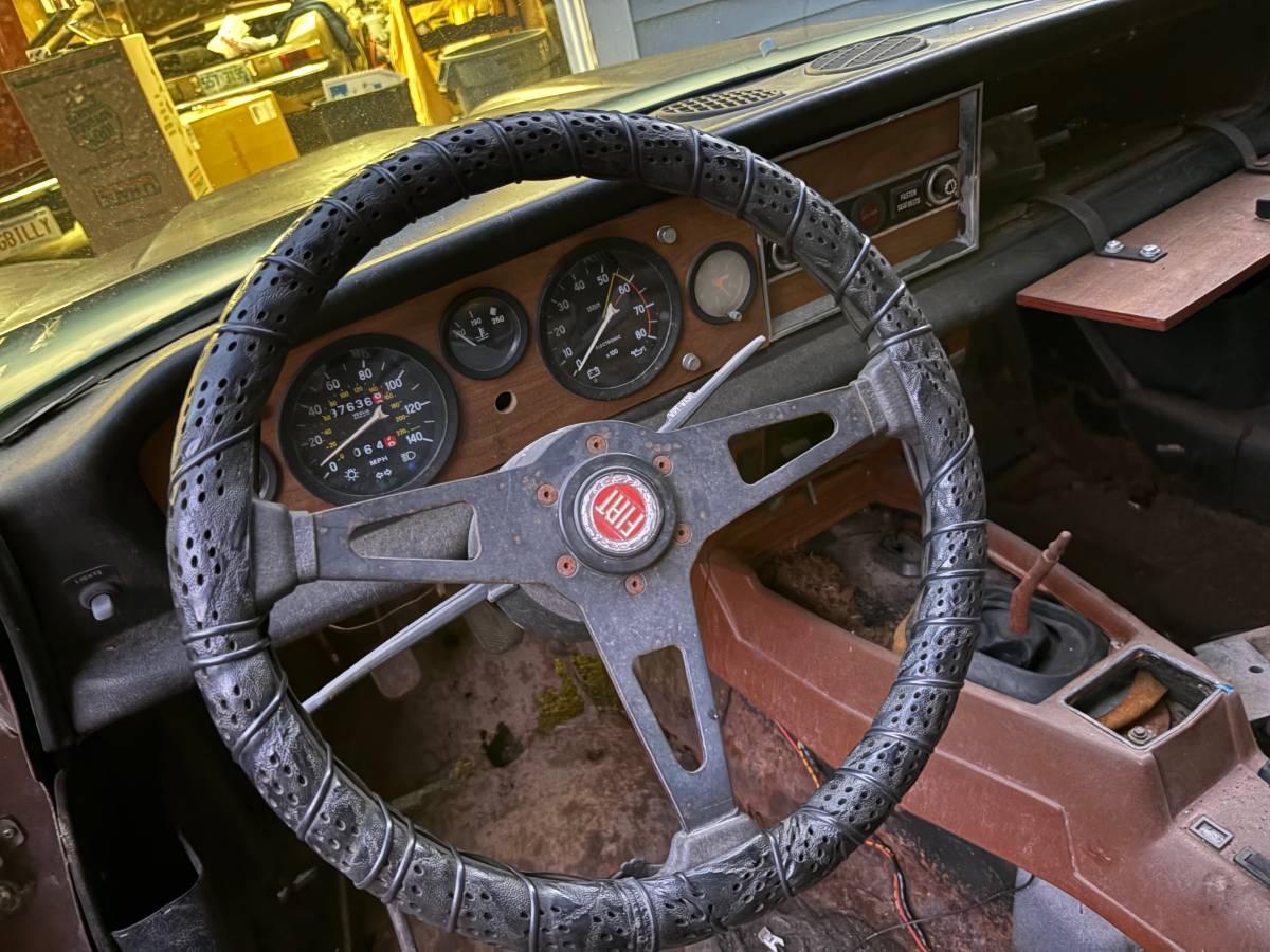 Fiat-124-spider-2000-1979-white-7