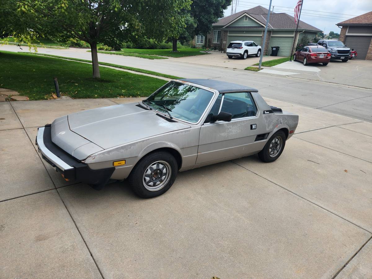 Fiat-1981-grey-5