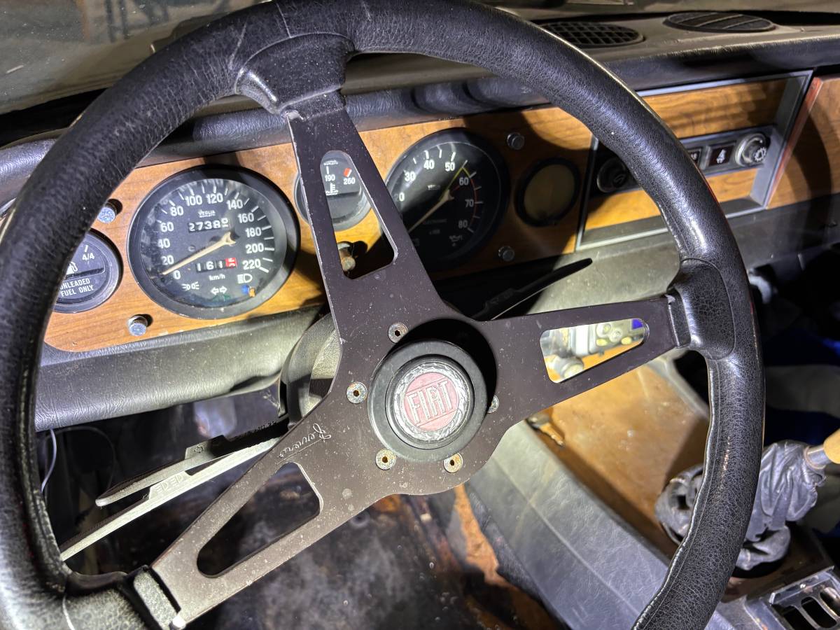 Fiat-spider-2000-1982-black-14