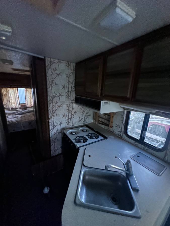 Fleetwood-pace-arrow-32-ft-1984-12