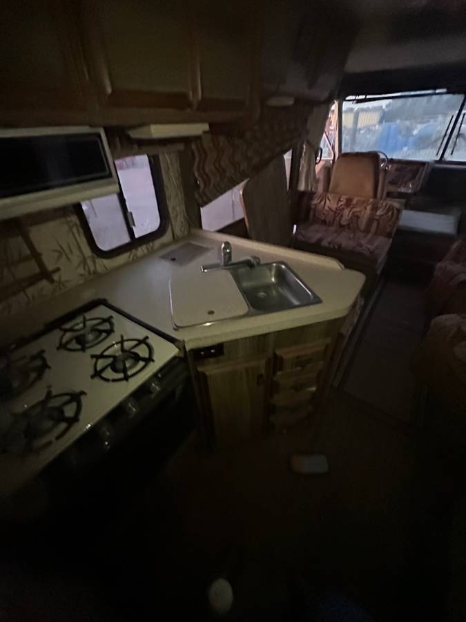 Fleetwood-pace-arrow-32-ft-1984-14