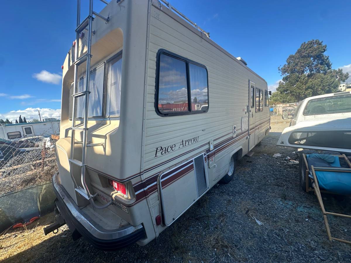 Fleetwood-pace-arrow-32-ft-1984-2