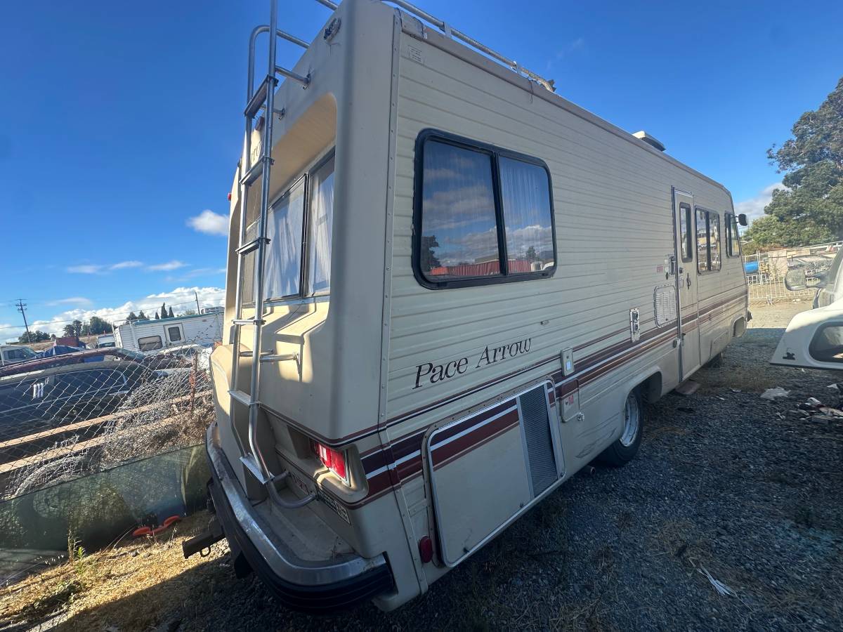 Fleetwood-pace-arrow-32-ft-1984-3