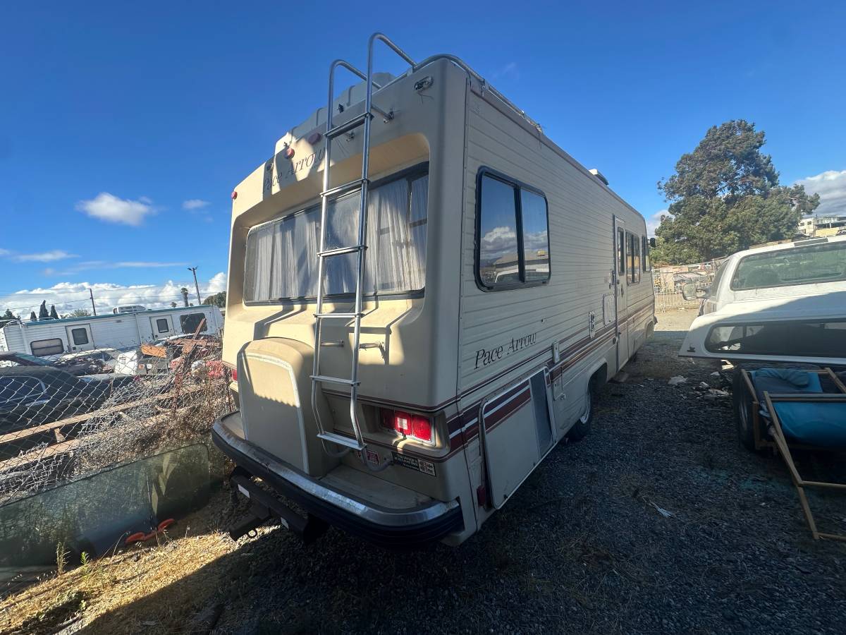 Fleetwood-pace-arrow-32-ft-1984-6