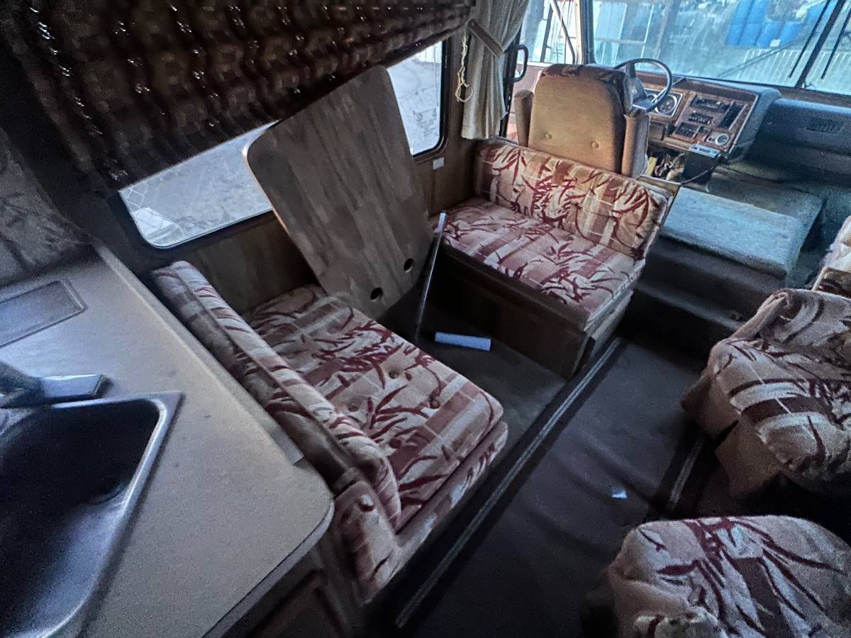 Fleetwood-pace-arrow-32-ft-1984-7