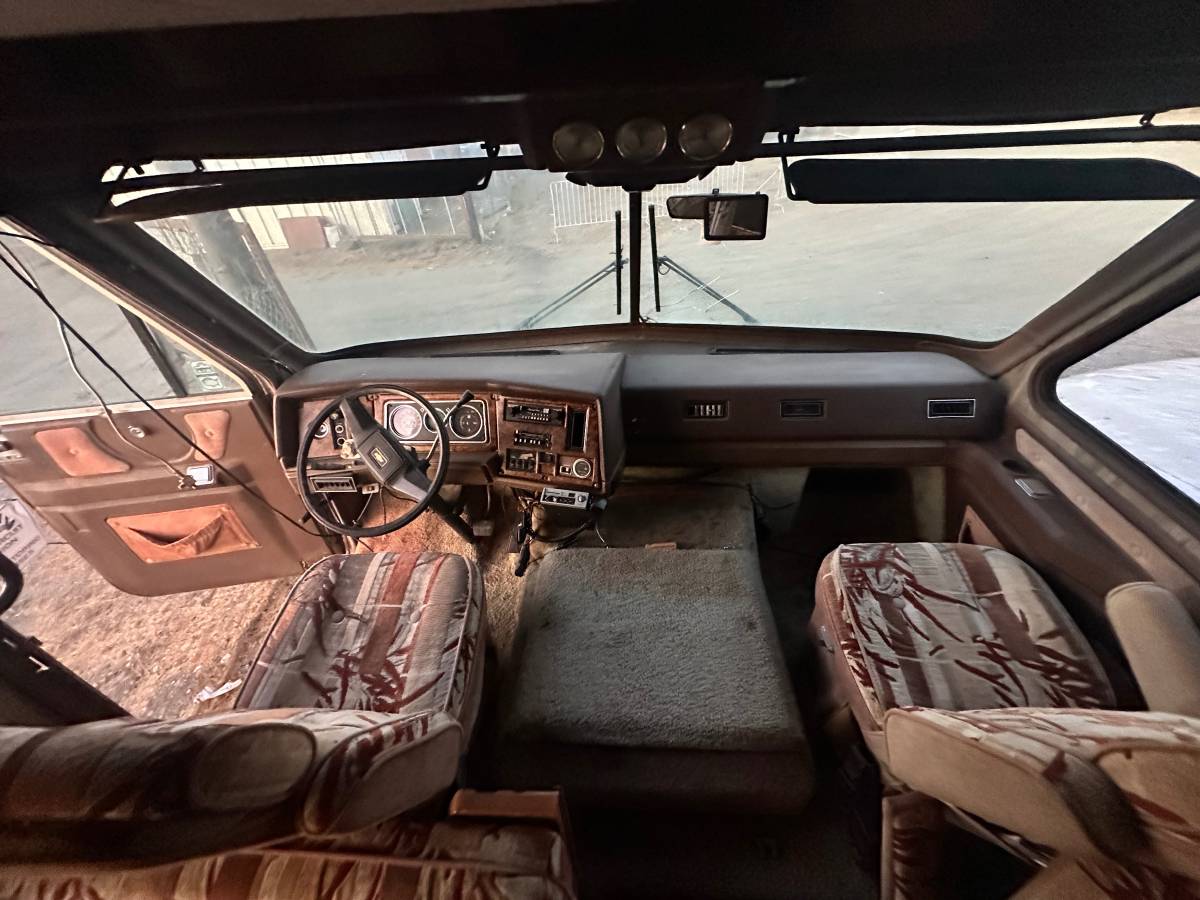Fleetwood-pace-arrow-32-ft-1984-9