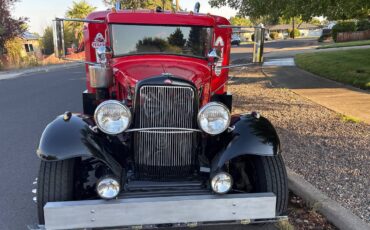 Ford-1-ton-1932-red-1