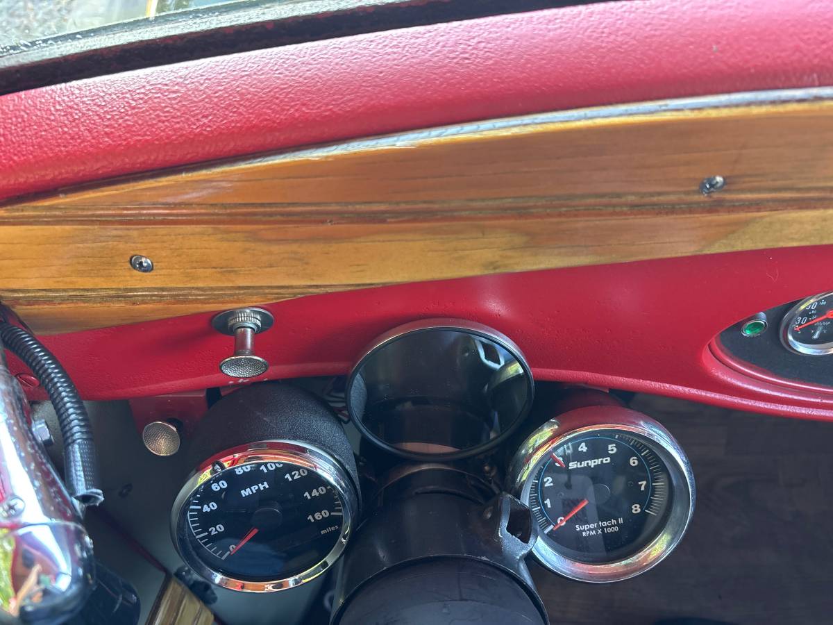 Ford-1-ton-1932-red-15