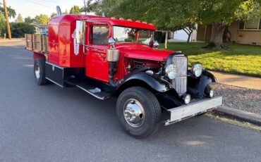 Ford-1-ton-1932-red