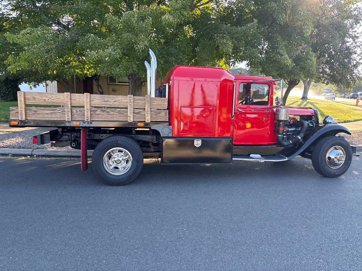Ford-1-ton-1932-red-6