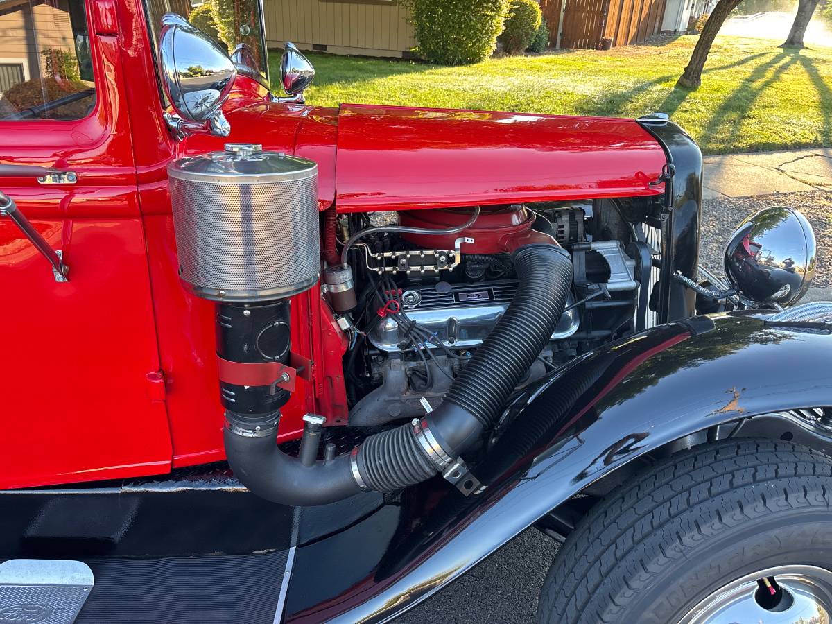 Ford-1-ton-1932-red-7