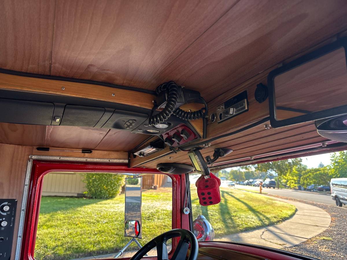 Ford-1-ton-1932-red-9
