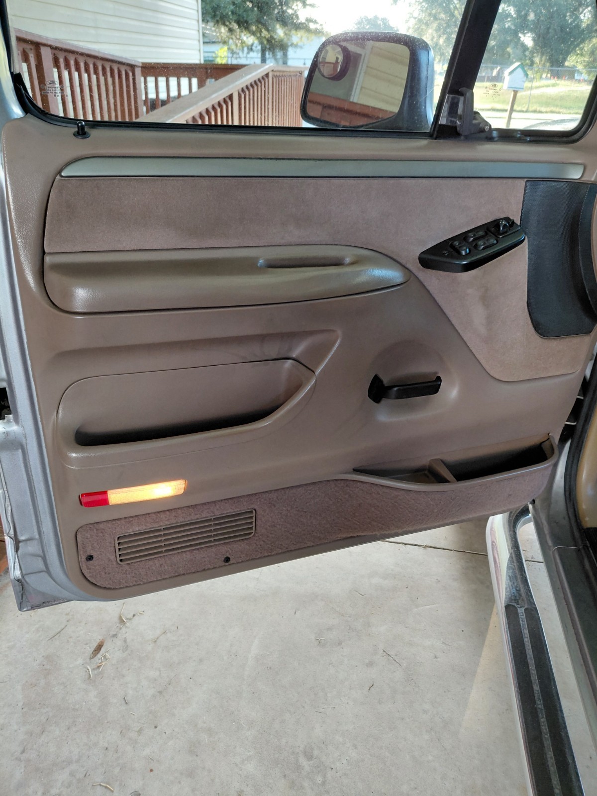 Ford-12-Ton-Pickup-1995-Crew-Cab-Pickup-7