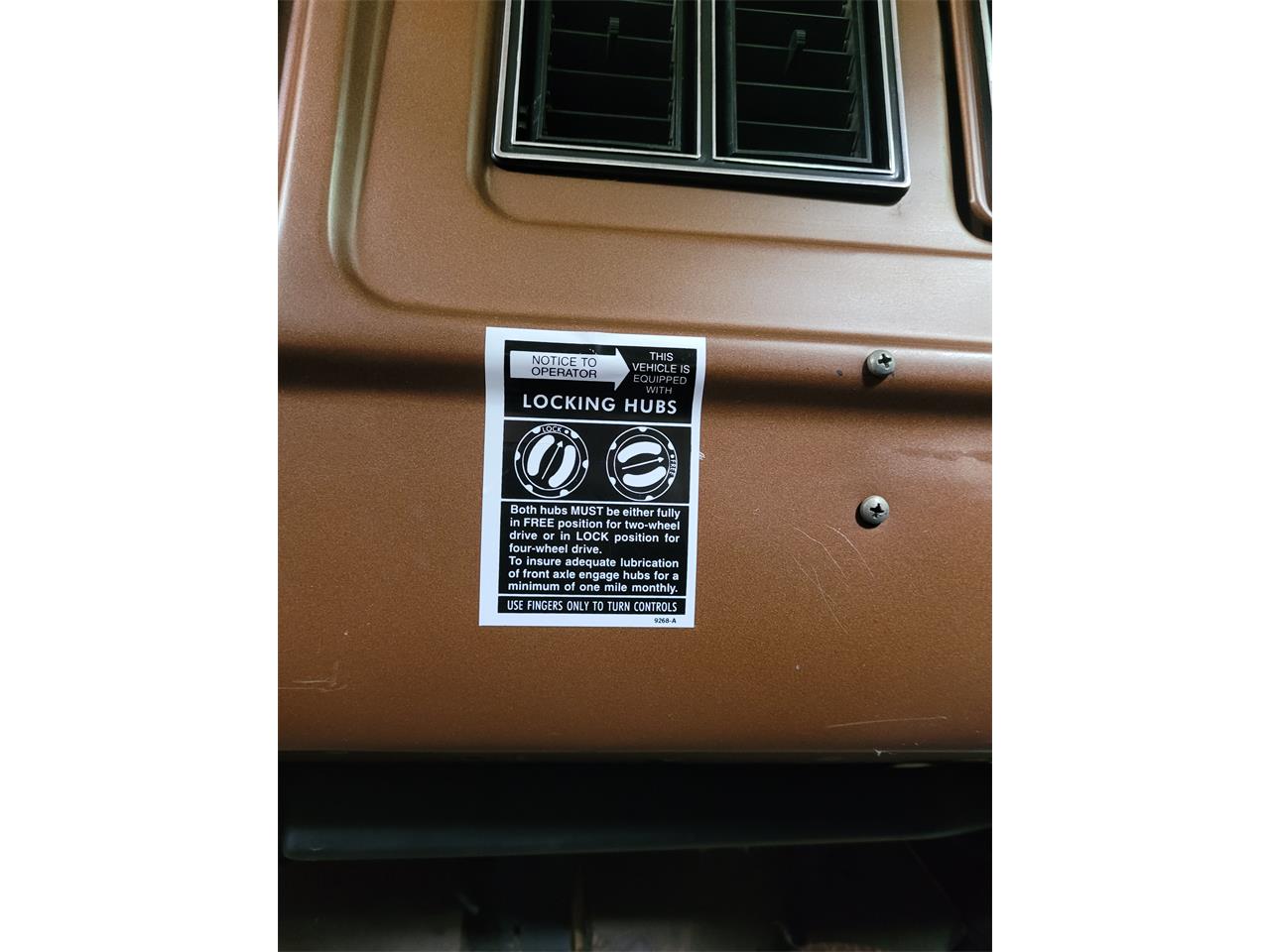 Ford-12-ton-pickup-1978-Tan-and-black-tan-17