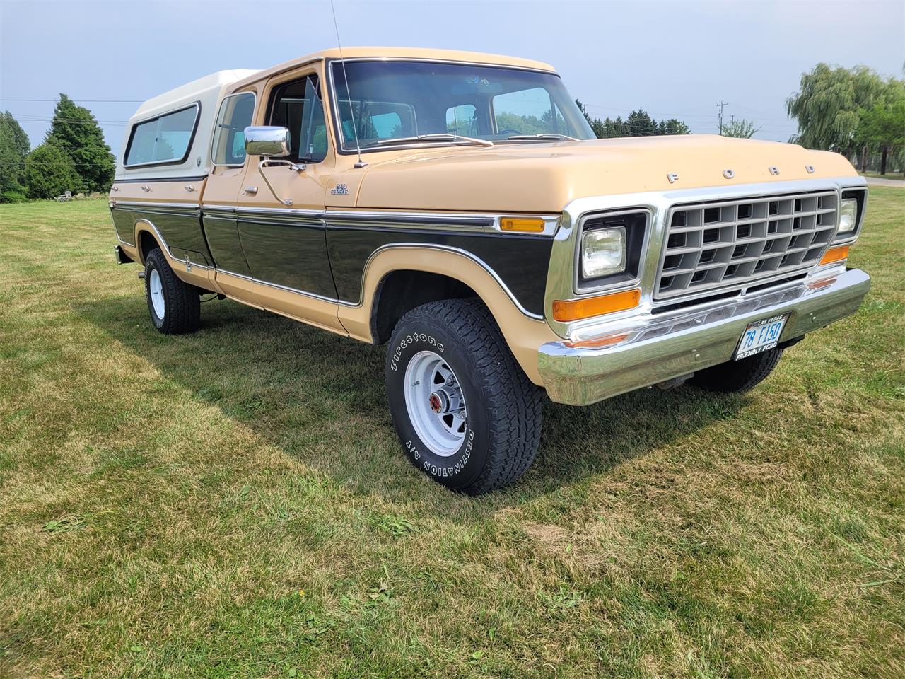Ford-12-ton-pickup-1978-Tan-and-black-tan-2