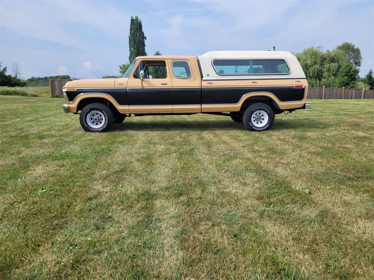 Ford-12-ton-pickup-1978-Tan-and-black-tan-20