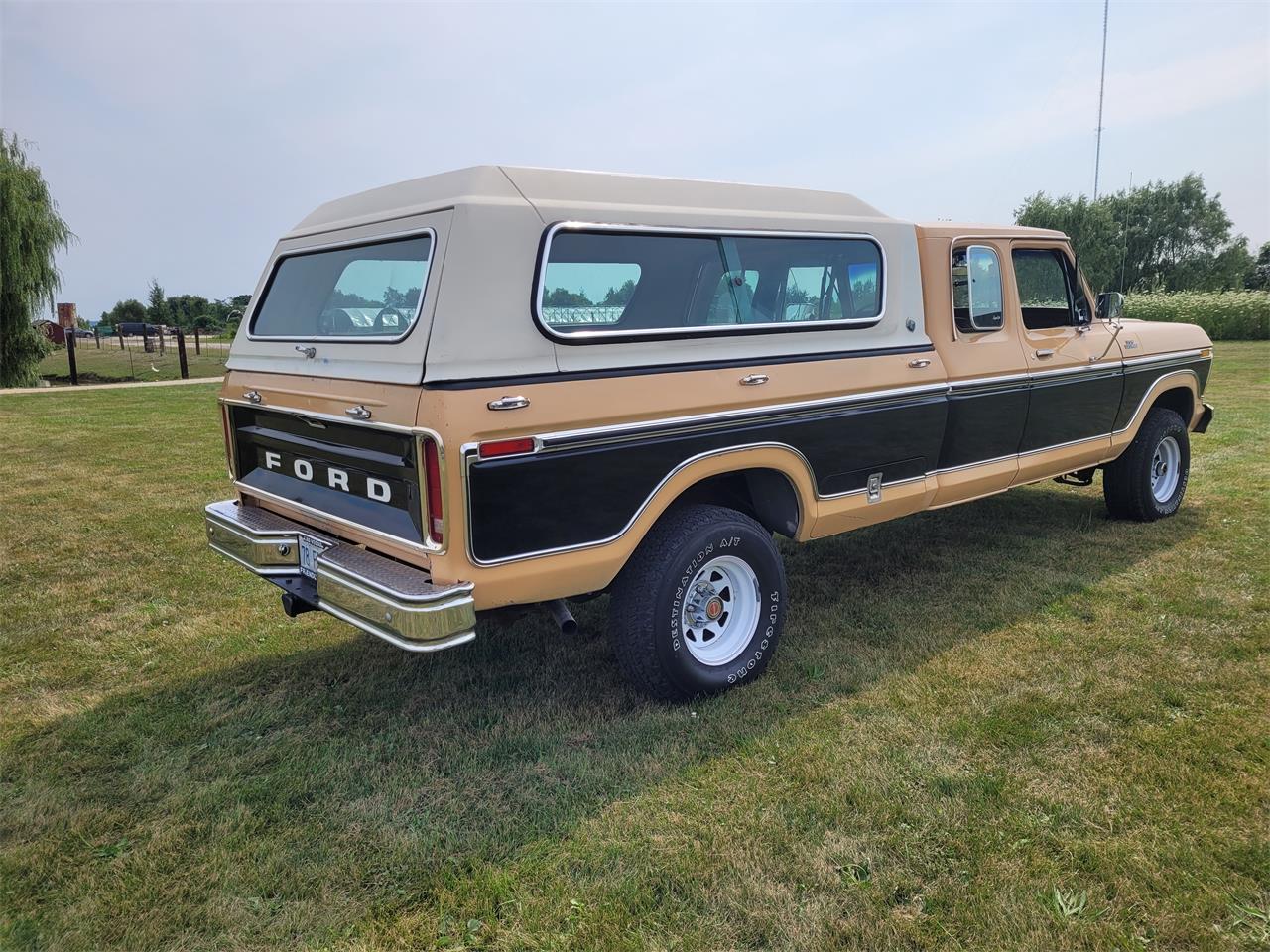 Ford-12-ton-pickup-1978-Tan-and-black-tan-4