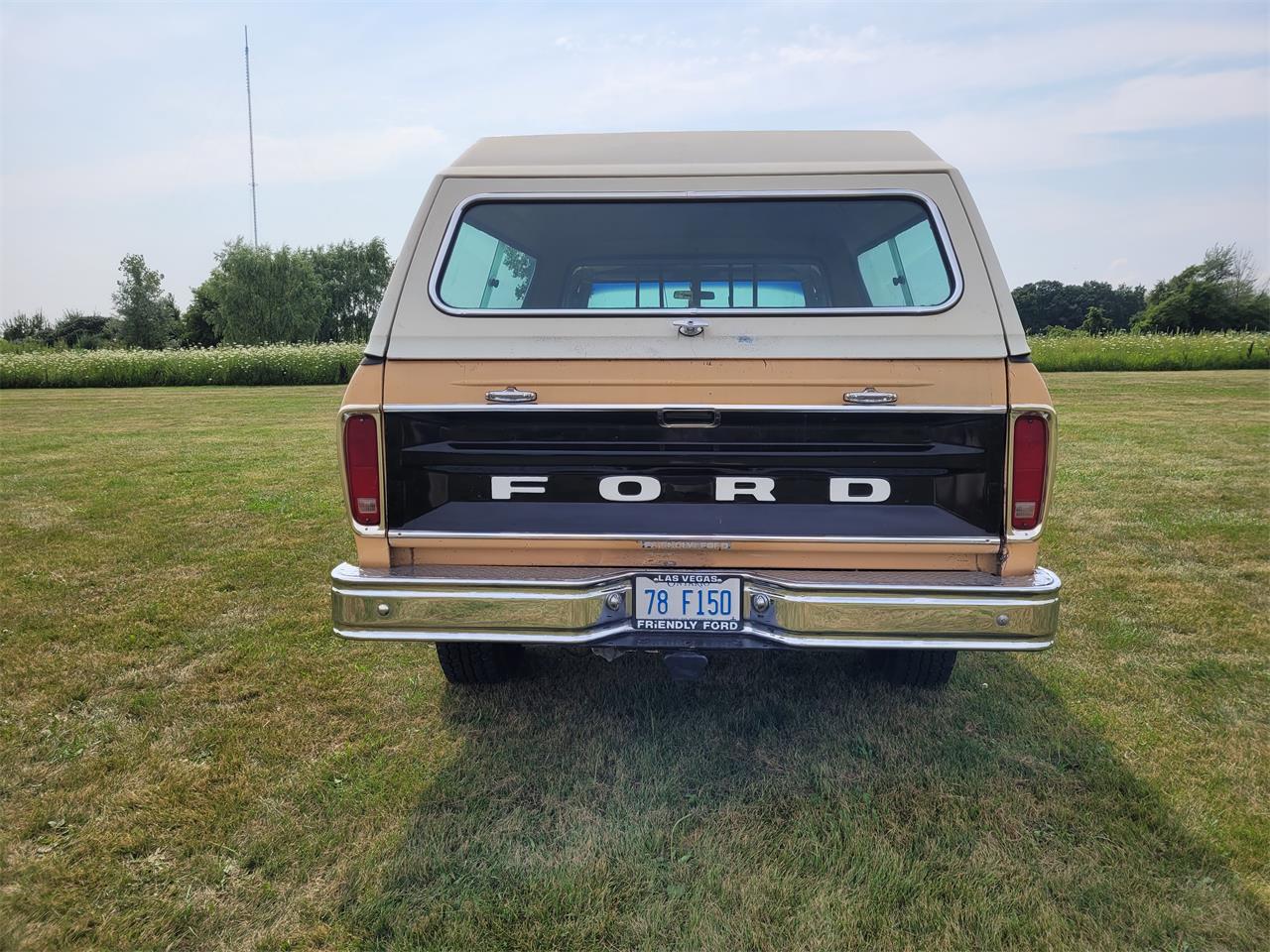Ford-12-ton-pickup-1978-Tan-and-black-tan-5