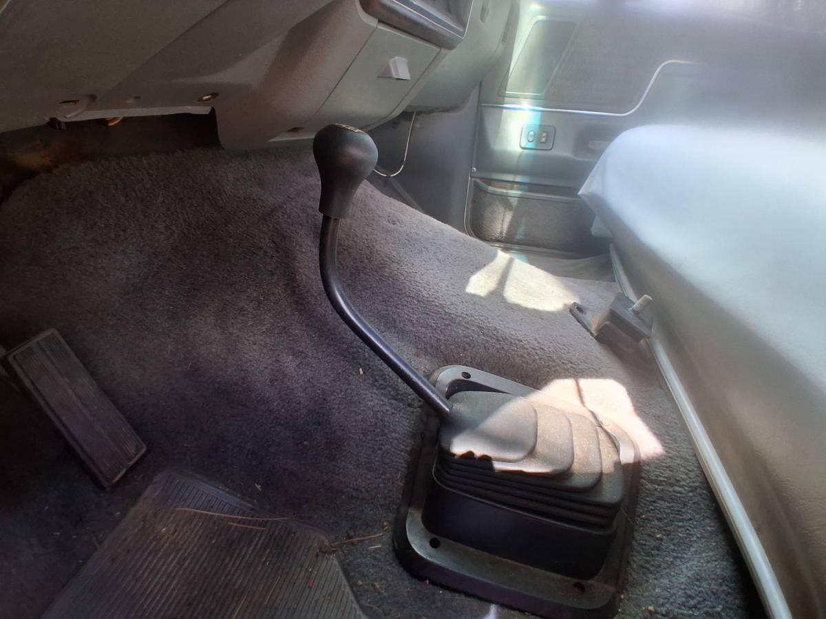 Ford-150-1988-white-3
