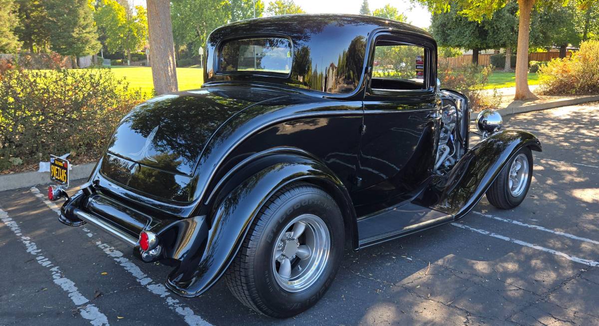 Ford-1932-black-1