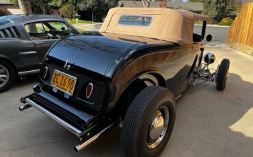 Ford-1932-black-3