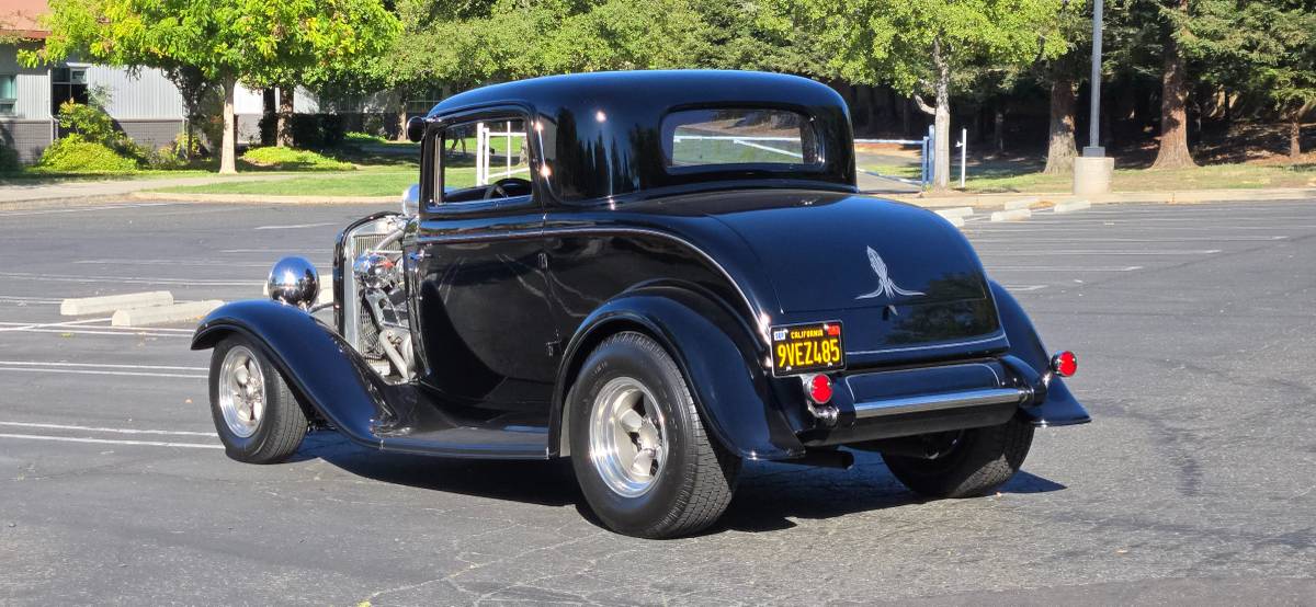 Ford-1932-black-3