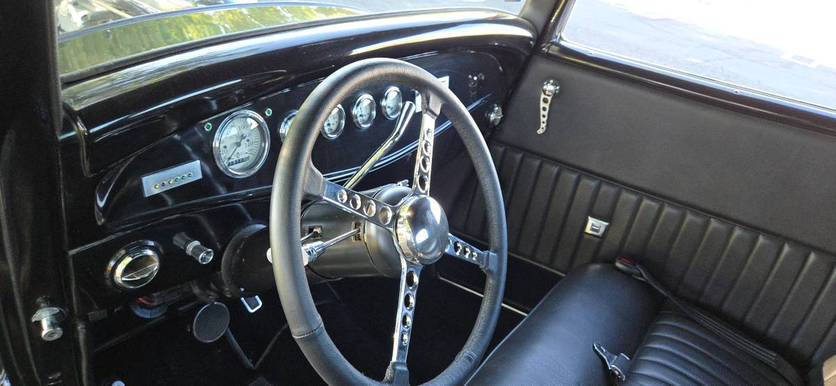 Ford-1932-black-5