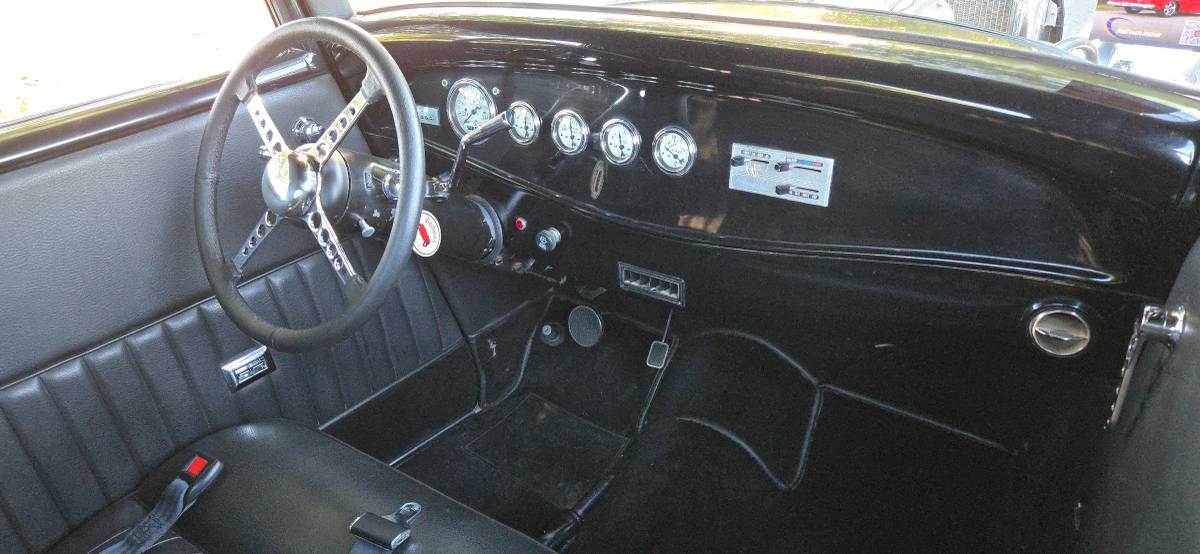 Ford-1932-black-6