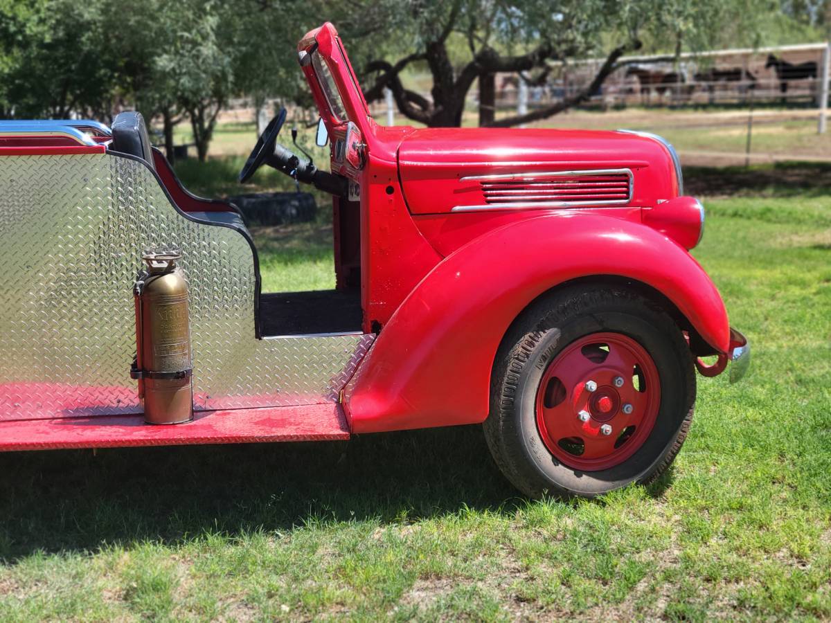 Ford-1941-red-3