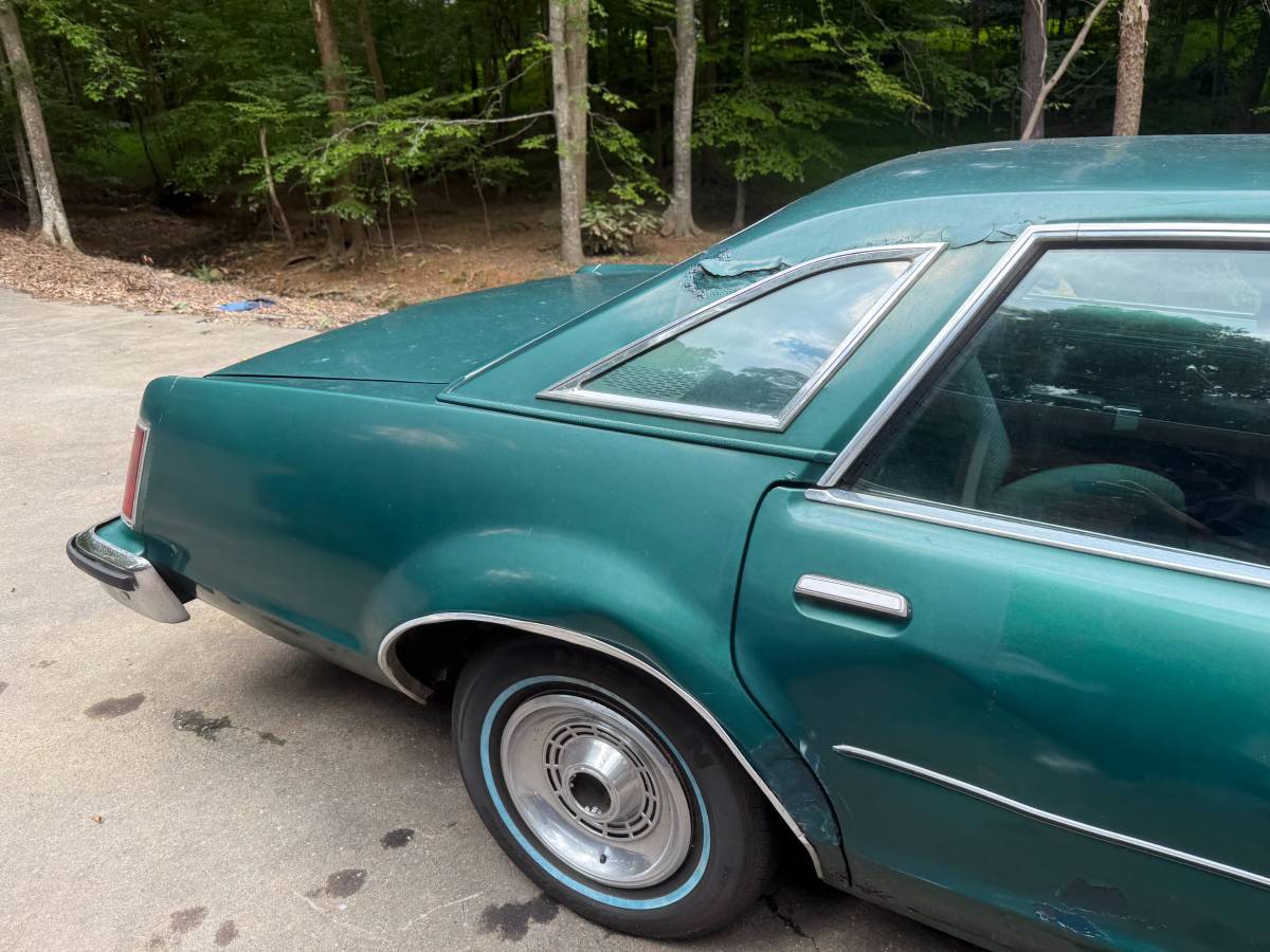 Ford-1977-green-1