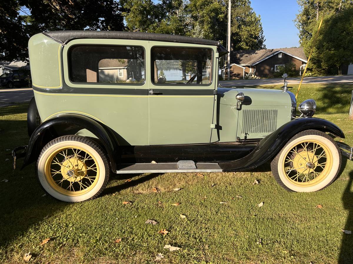 Ford-2-door-sedan-1929-green-1
