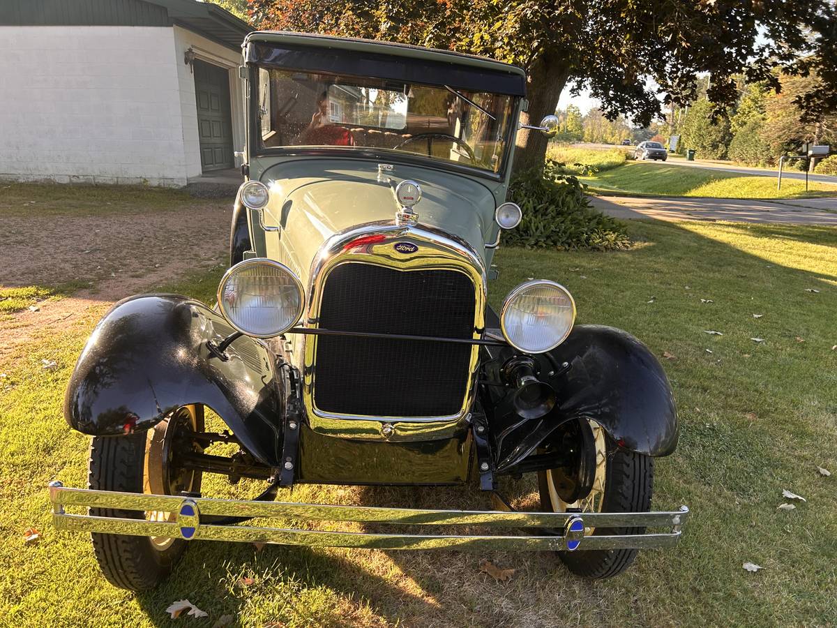 Ford-2-door-sedan-1929-green-2