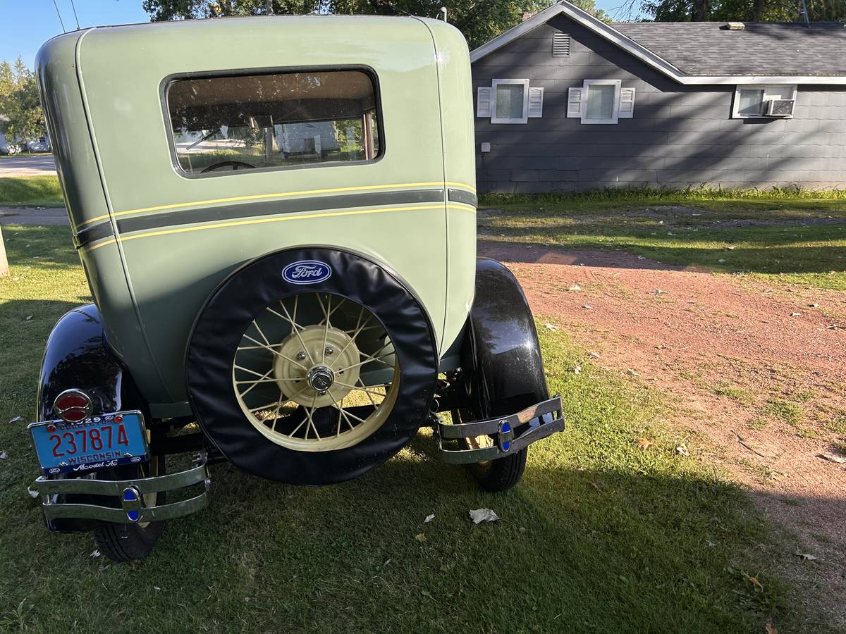 Ford-2-door-sedan-1929-green