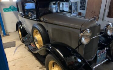 Ford-2-door-sedan-1932