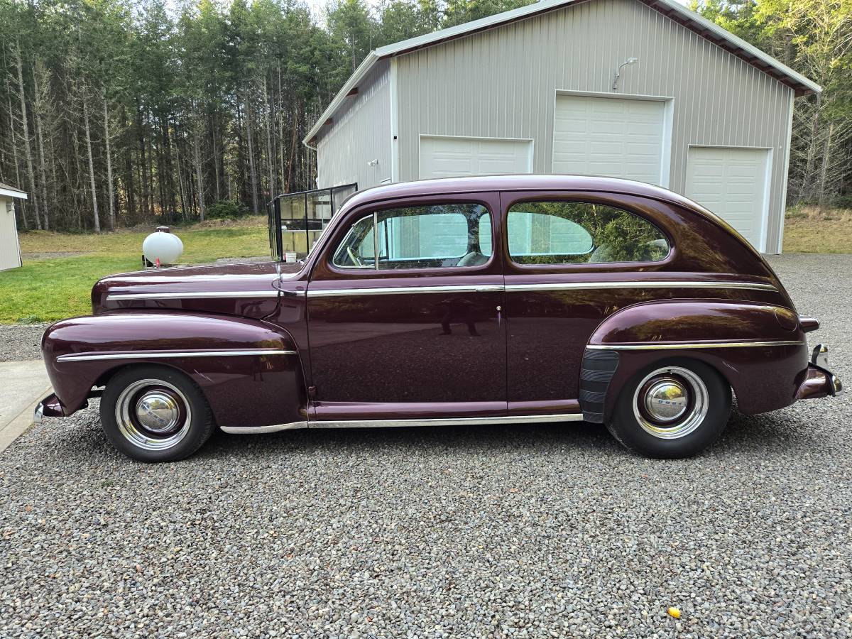 Ford-2-dr-1948-custom-4