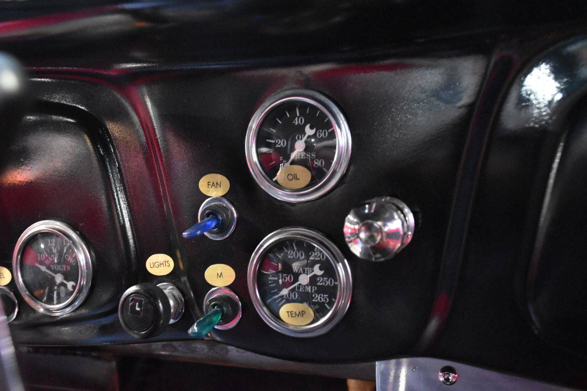 Ford-2-dr-coupe-1934-black-14