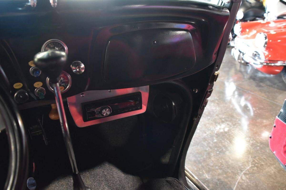 Ford-2-dr-coupe-1934-black-21