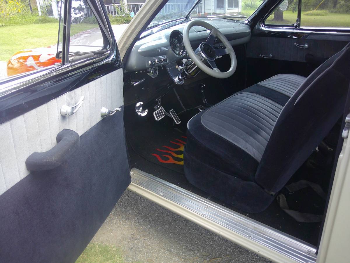 Ford-2dr-sedan-1950-brown-3