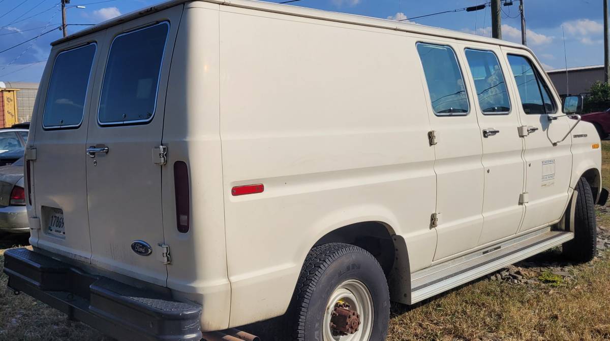 Ford-350-super-duty-full-size-van-1987-white-1
