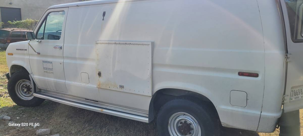 Ford-350-super-duty-full-size-van-1987-white-2