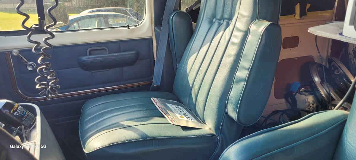 Ford-350-super-duty-full-size-van-1987-white-5