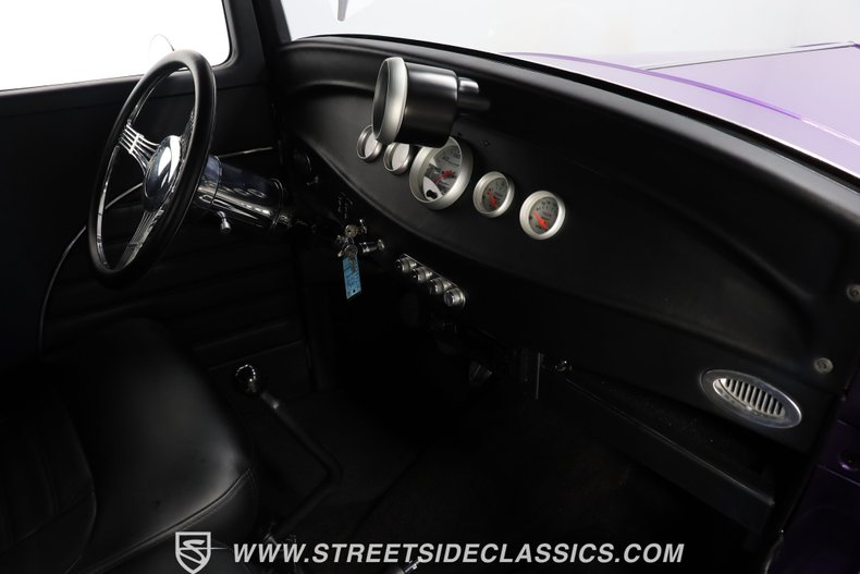 Ford-5-window-1932-Purple-Black-10