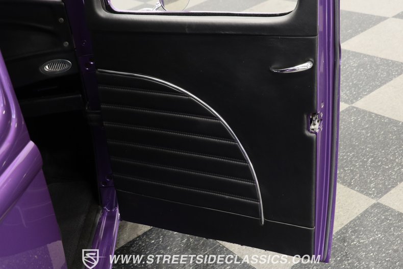 Ford-5-window-1932-Purple-Black-13