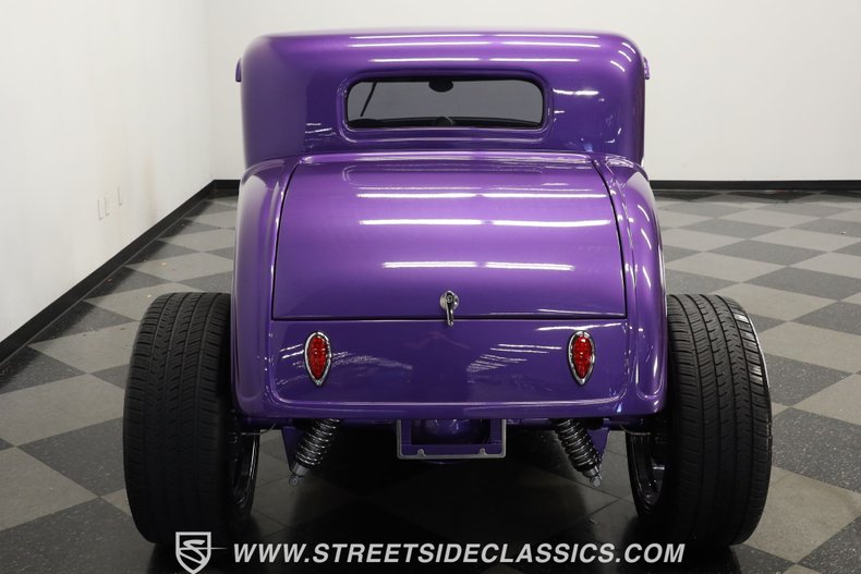 Ford-5-window-1932-Purple-Black-17