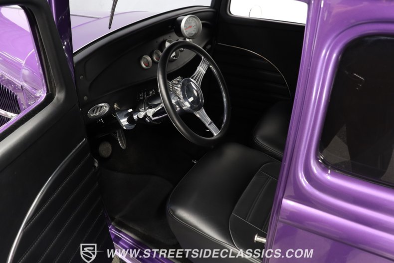 Ford-5-window-1932-Purple-Black-2