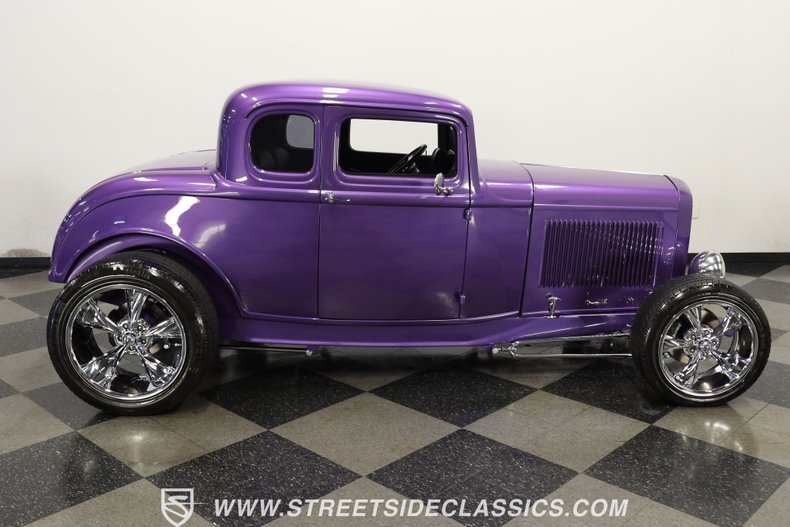 Ford-5-window-1932-Purple-Black-21