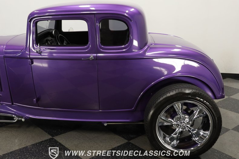 Ford-5-window-1932-Purple-Black-34
