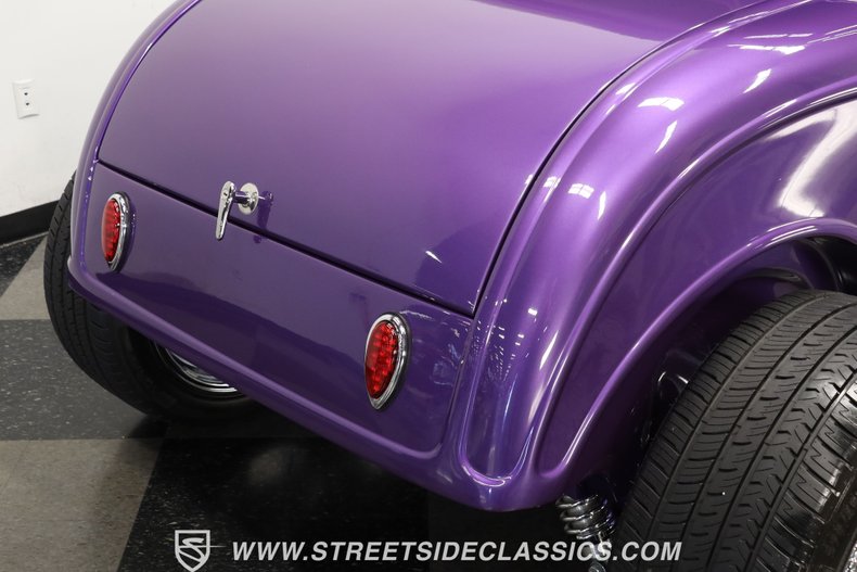 Ford-5-window-1932-Purple-Black-35